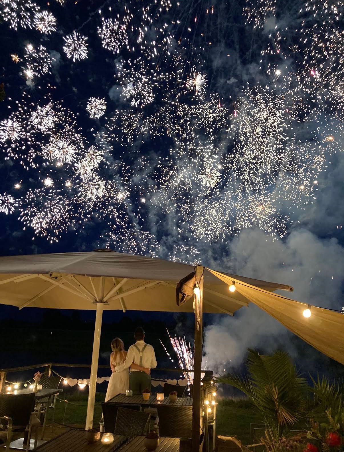 Perfekt synchronisiertes Feuerwerk